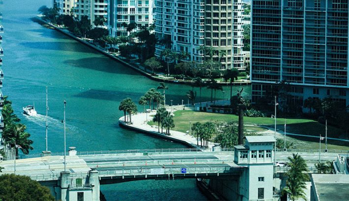 yacht sinks in miami river